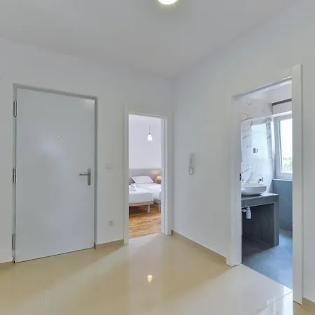 Modern Two Bedroom Apartments - Sk1,2 I 3 - Ae1176
