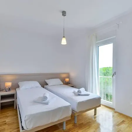 Modern Two Bedroom Apartments - Sk1,2 I 3 - Ae1176 Apartment