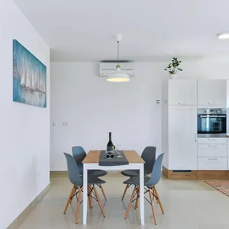 Modern Two Bedroom Apartments - Sk1,2 I 3 - Ae1176 *
