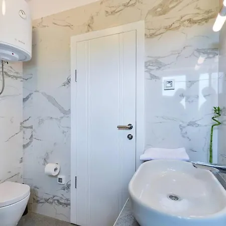 Apartment Modern Two Bedroom Apartments - Sk1,2 I 3 - Ae1176 *