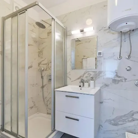 Modern Two Bedroom Apartments - Sk1,2 I 3 - Ae1176 Apartment