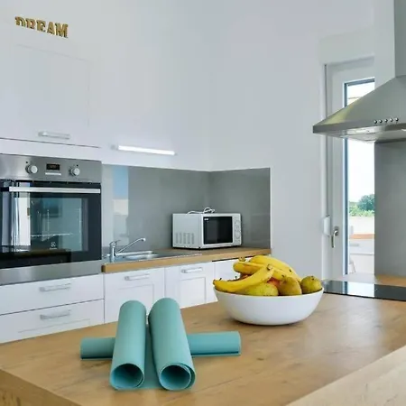 Modern Two Bedroom Apartments - Sk1,2 I 3 - Ae1176 *