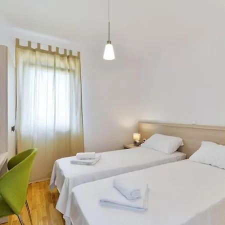 Modern Two Bedroom Apartments - Sk1,2 I 3 - Ae1176