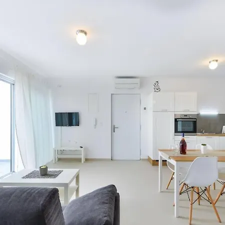 Apartment Modern Two Bedroom Apartments - Sk1,2 I 3 - Ae1176