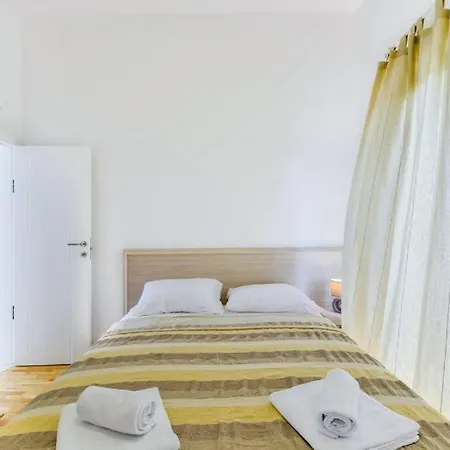Modern Two Bedroom Apartments - Sk1,2 I 3 - Ae1176 *